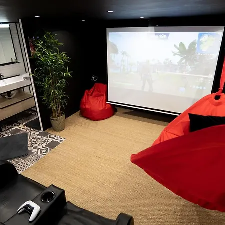 アパート Capsule Cinema - Balneo Cinema Playstation 5 *