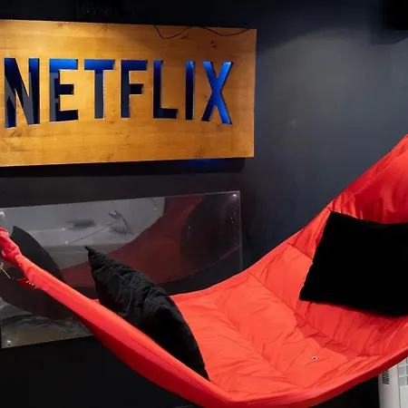 Capsule Cinema - Balneo Cinema Playstation 5 *