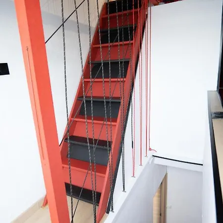 Capsule Cinema - Balneo Cinema Playstation 5 Apartment