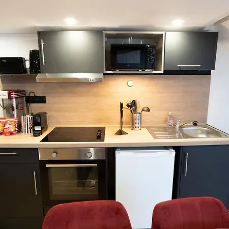 Capsule Cinema - Balneo Cinema Playstation 5 Apartment