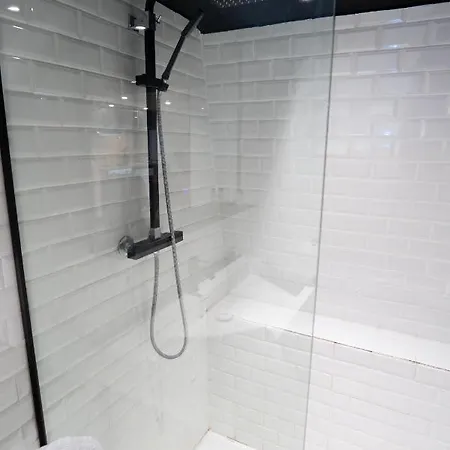 Capsule Cinema - Balneo Cinema Playstation 5