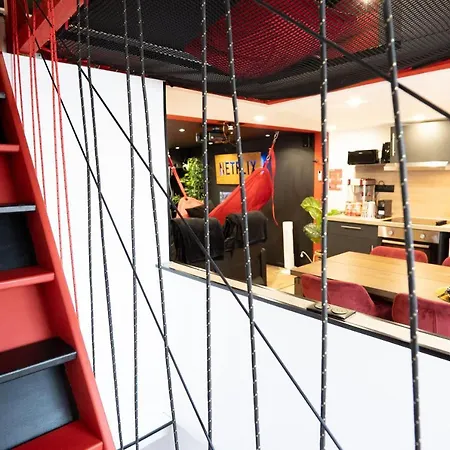 Capsule Cinema - Balneo Cinema Playstation 5